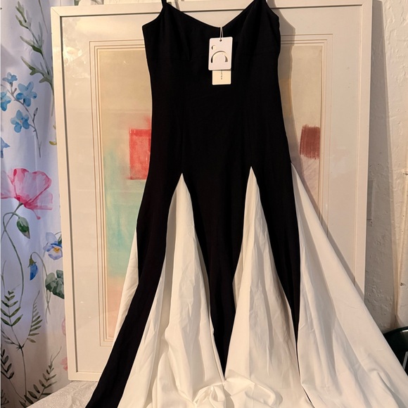 Commense Dresses & Skirts - Commense Black and White Strapless Flared Gown